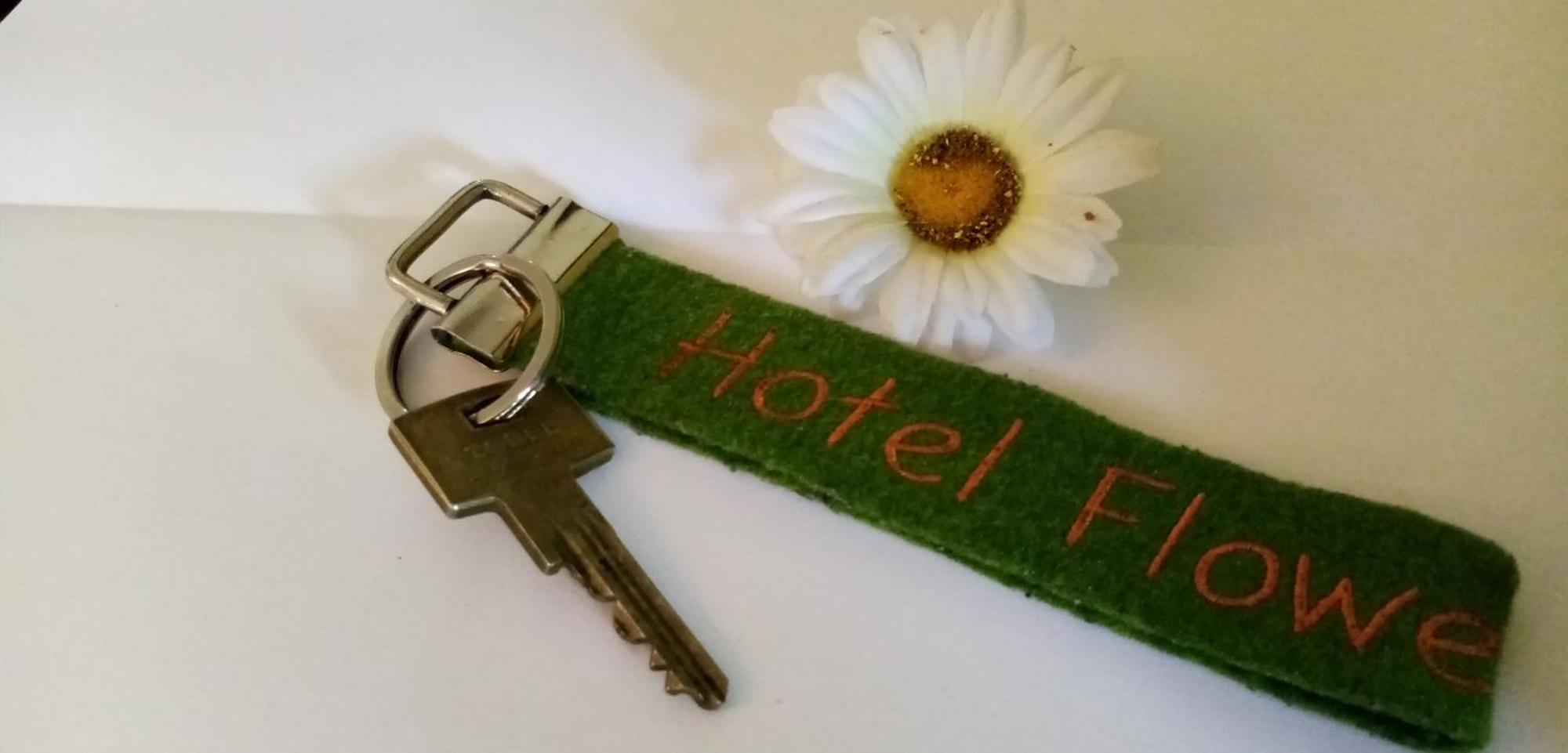 Hotel Flower Power Hehlen Bagian luar foto